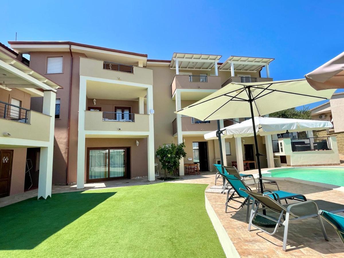 Apartment Luisa Tergu Luaran gambar